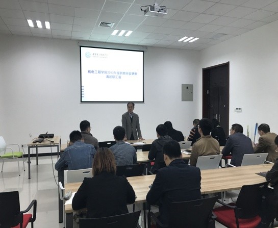 3499cc拉斯维加斯组织新进教师进行首聘期满述职汇报